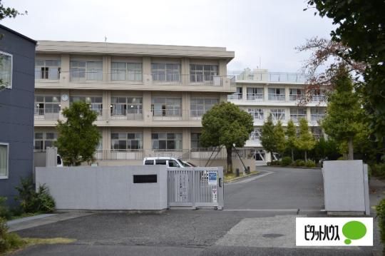 【周辺】　富士市立丘小学校：790m