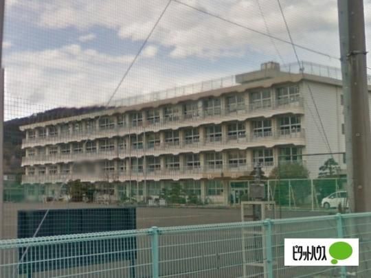 【周辺】　富士市立岩松中学校：2175m
